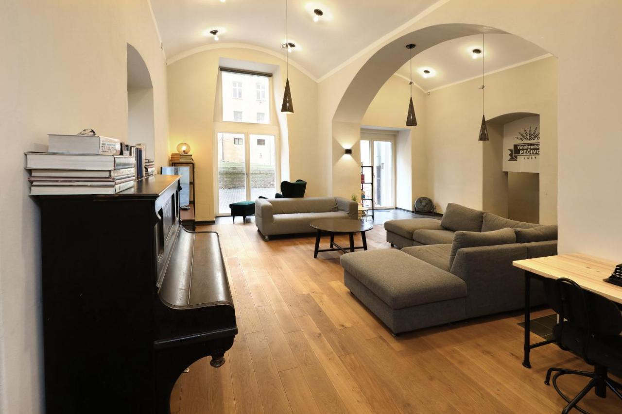 Design Loft 2 Minutes To Wenceslas Square Prag Exteriör bild